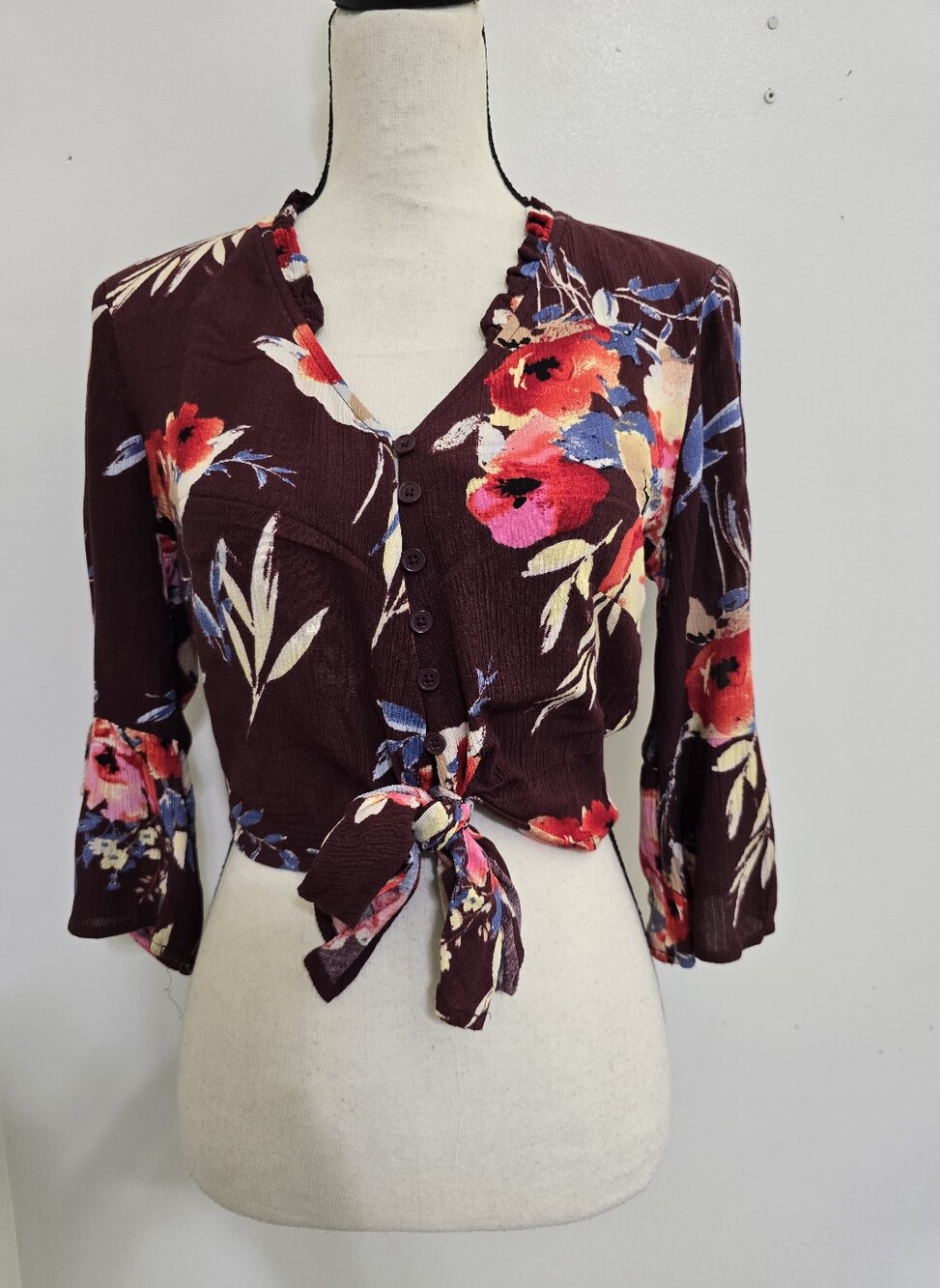 XHILARATION size XS Floral Flutter Sleeve Tie Knot Cropped Boho Blouse Burgundy